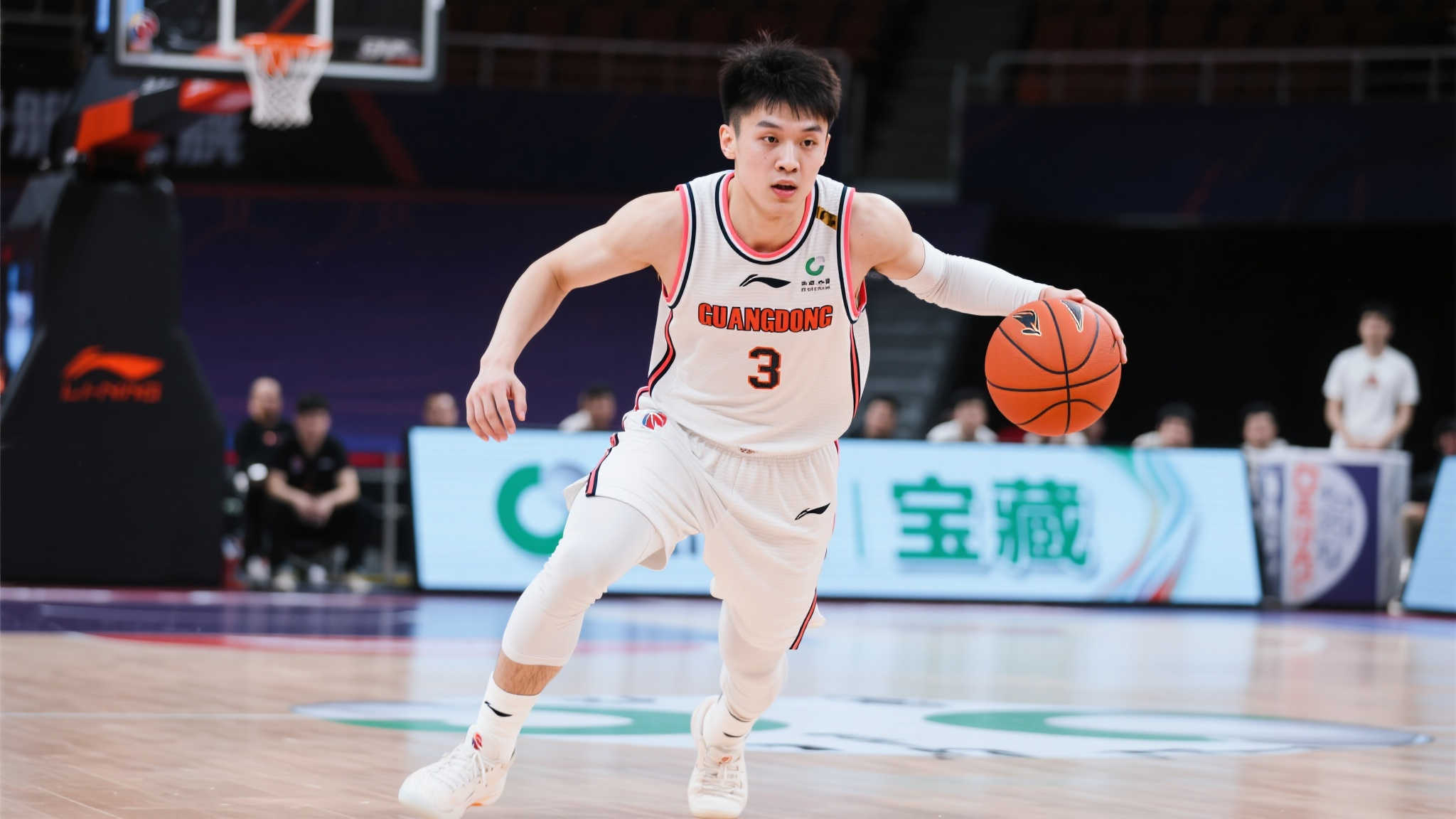 作为一名备受期待的新星，徐杰是广东队近年锐意培养的